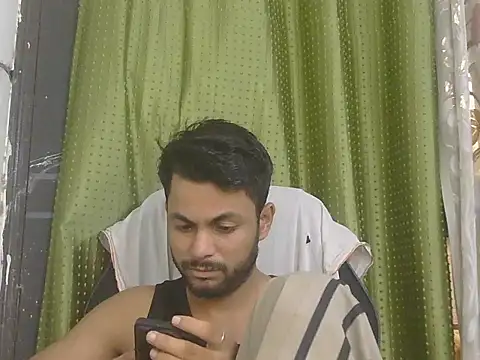 Stubborndesiboy live cam on StripChat