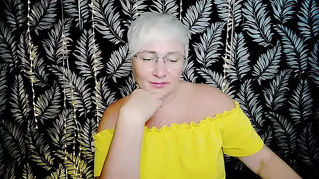 Olivia_playful webcam