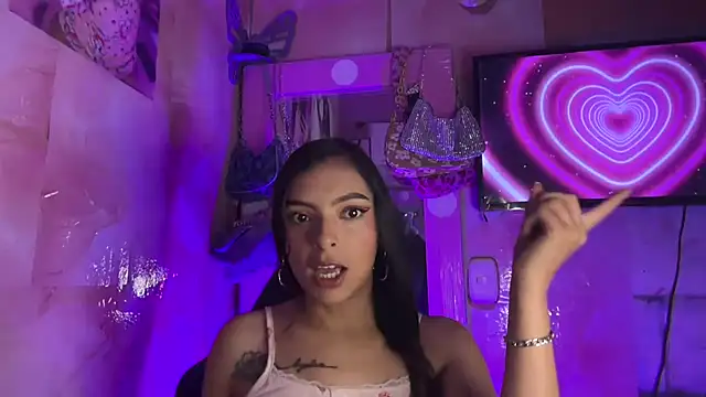 Skye_Moore webcam