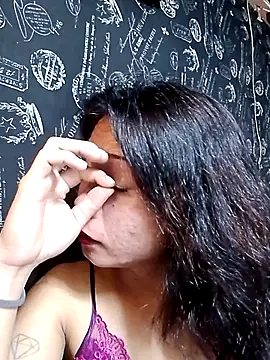 YourHotMenxie18 webcam
