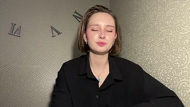 LovieClausing webcam
