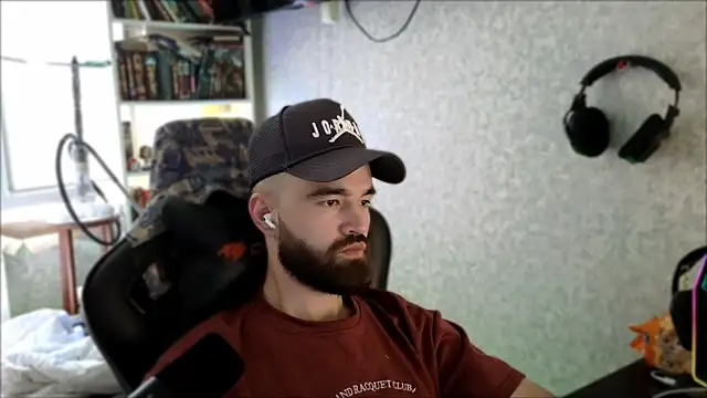 _Serious_Man webcam