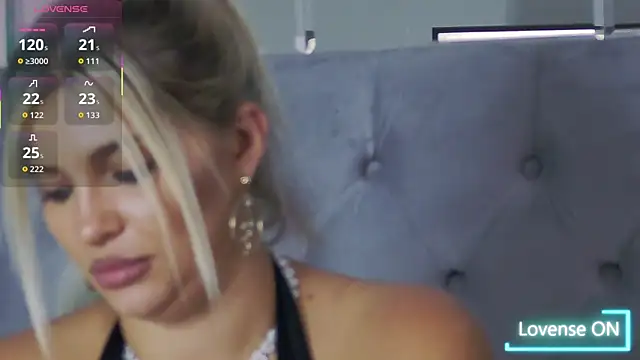 Lorehottie webcam
