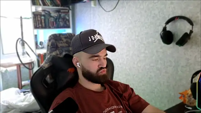 _Serious_Man webcam