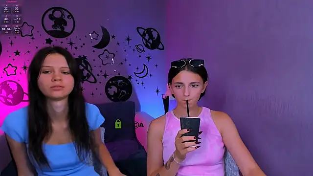 caroline_honeyy webcam