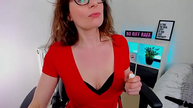LucieWinters_UK webcam