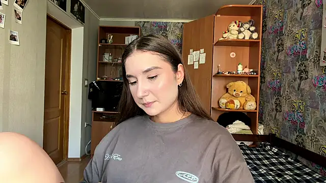 KittyNoSkirty live cam on StripChat