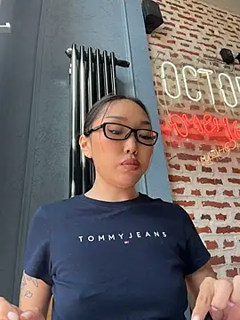 trytomakememoam webcam