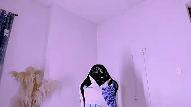 carolinemiller7 webcam