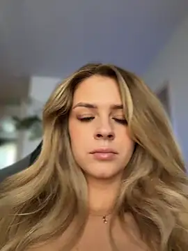 Love_Bri webcam