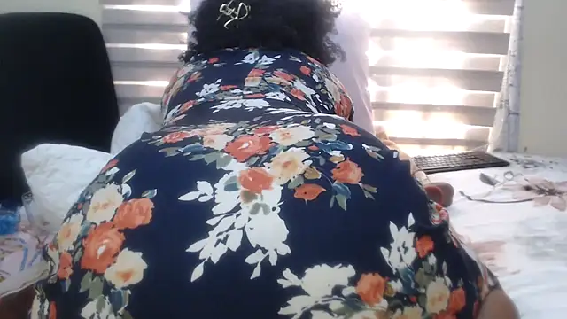 Foxybrownxx1 webcam