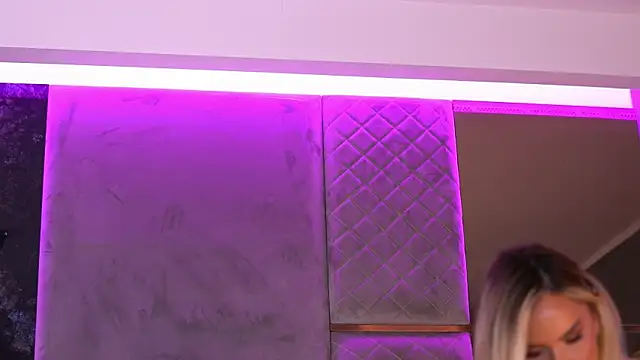 SelenaFrost webcam