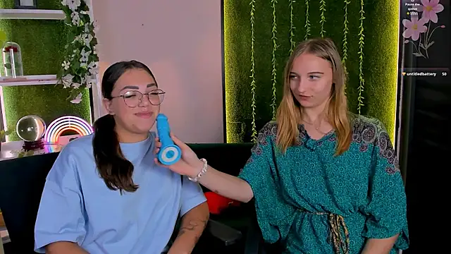 kiki_swan webcam