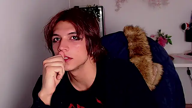 oli_dusk live cam on StripChat