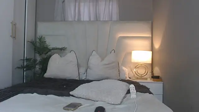 naughtyblackdolie webcam