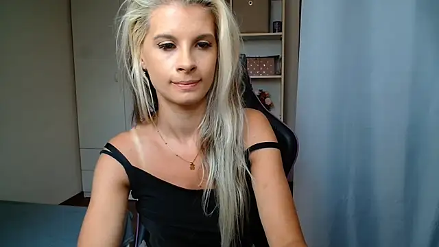 KristineGlow webcam
