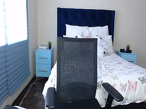 QUEENMANDYY webcam