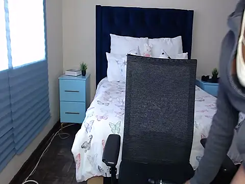 QUEENMANDYY webcam