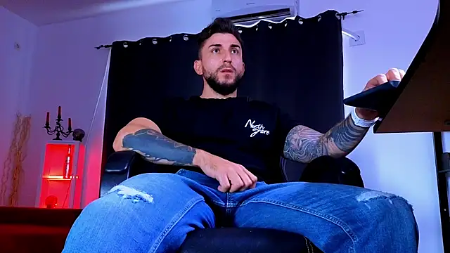 MightyAaron66 webcam