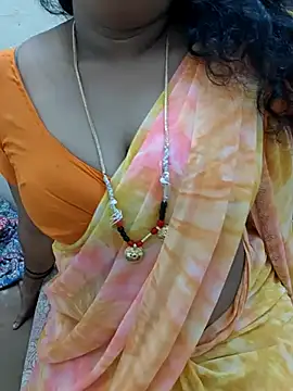 luci-queen live cam on StripChat