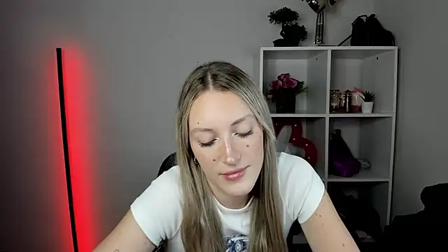 EvelynBlond webcam