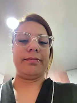 Pretty__Milf webcam