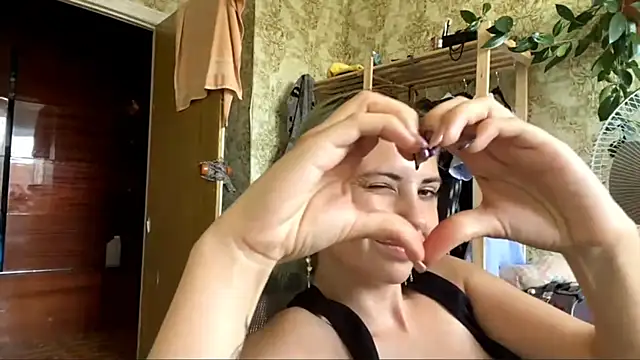 Helen18glo webcam