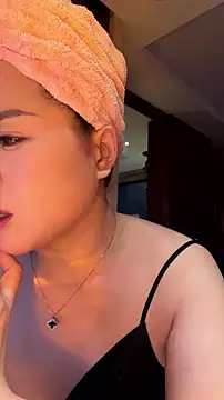 momoli60 live cam