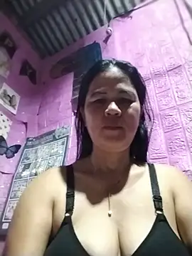 sweet_lyn2025 live cam on StripChat