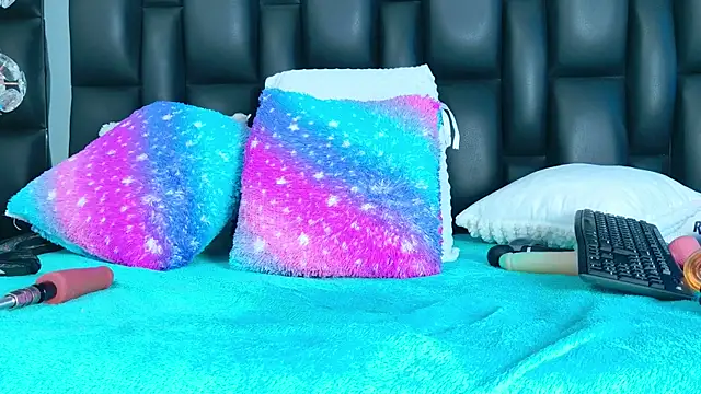 SabrinnaTaylor live cam on StripChat