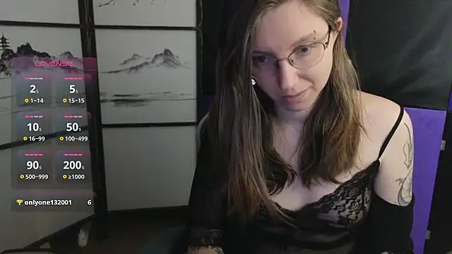 Miniatura de la webcam en directo de scarlettsrose con #tattoos y #hd