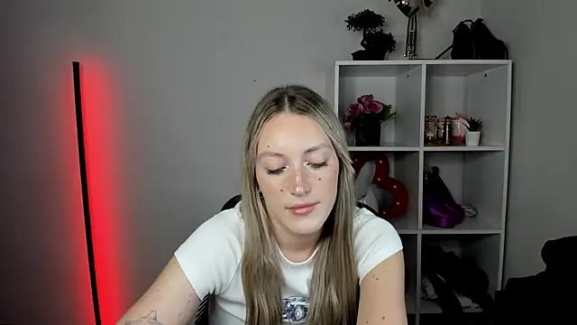 EvelynBlond webcam