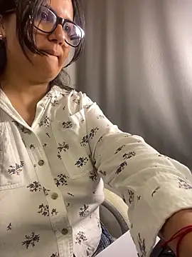 SWEETLILY18 webcam