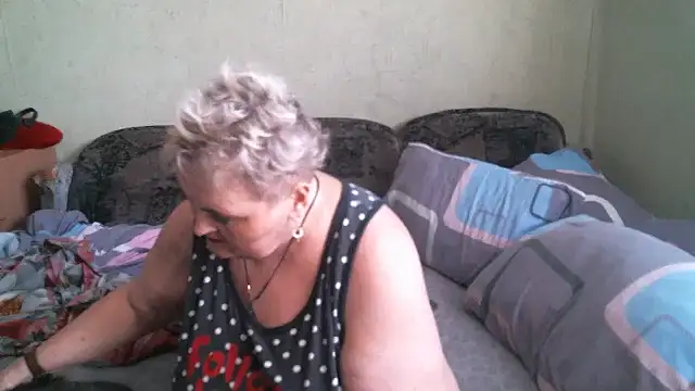 Live webcam thumbnail of Lana555 featuring #ukrainian