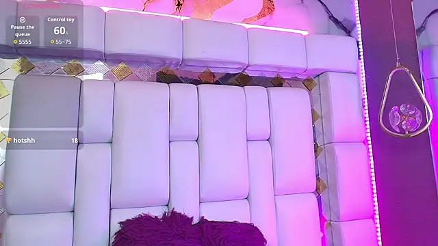 Aisha-Saadi live cam on StripChat