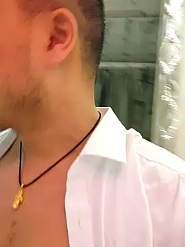 guozuo Live Webcam on Stripchat