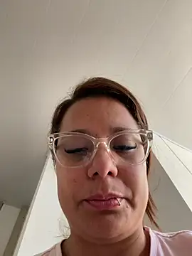 Pretty__Milf webcam