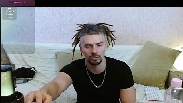 Aestheticguy101 live cam on StripChat