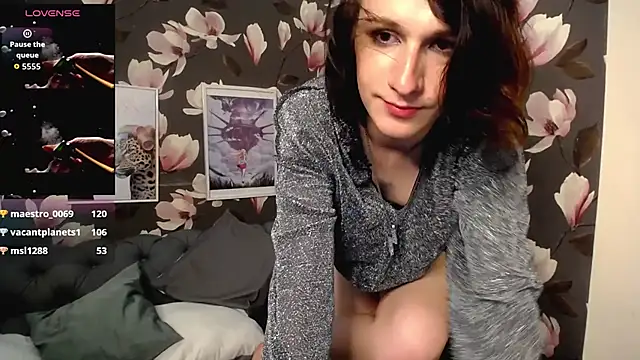 mickequinee (T young) - suck dildo