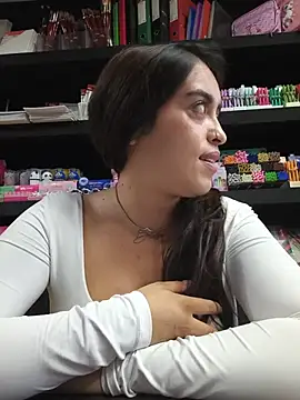 MissNyraSecret webcam