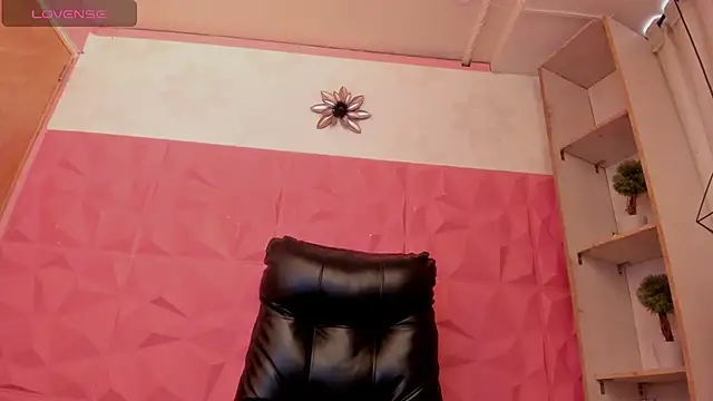 miahills__ webcam