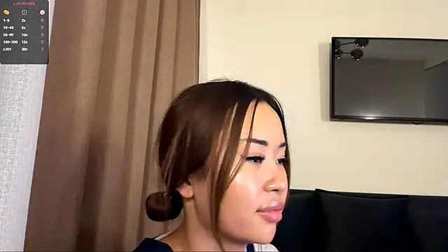 Ur_neighbor_Kira live cam on StripChat