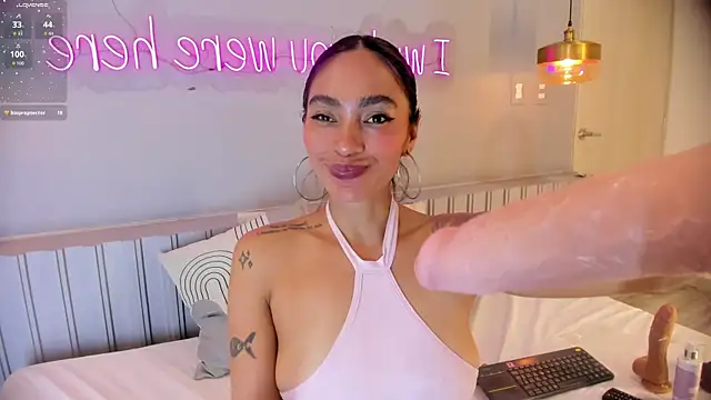 Leamonroe__ webcam