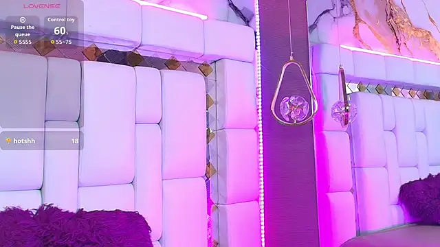 Aisha-Saadi live cam on StripChat