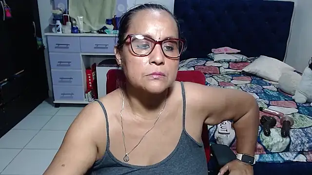 pervert_mommy_ live cam on StripChat