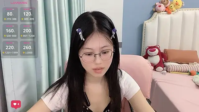 Luna-666 live cam on StripChat