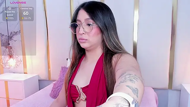 KamilaVegga live cam on StripChat