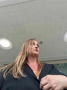 SaintlyRiskyAnnebelle webcam