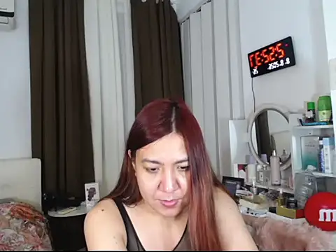 stellahugeX live cam on StripChat