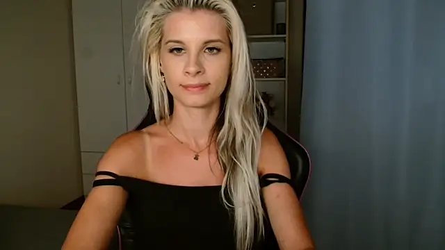 KristineGlow webcam